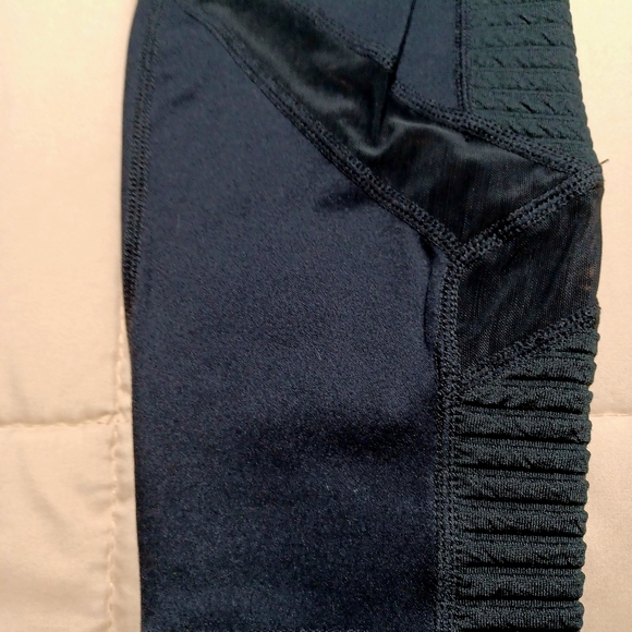 NWT Fabletics leggings - Picture 2 of 5